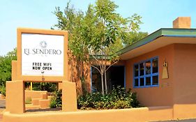 El Sendero Inn